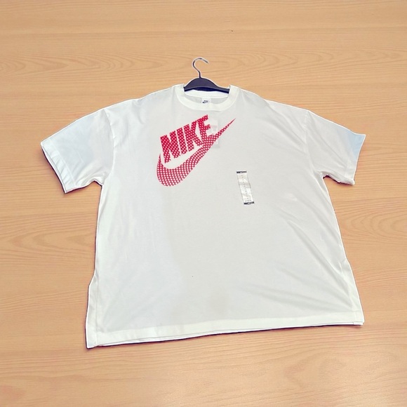 Nike Women’s Oversized T-Shirt White with Red Logo – Sizes L & XL - Picture 7 of 9